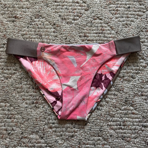 Maaji 4-Way-Wear Bikini Set - Picture 5 of 10